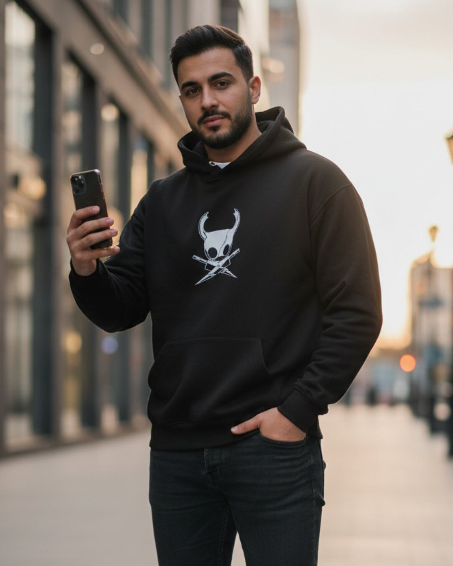 هودي THE KNIGHT — ستايل الأنمي بلمسة داكنة وقوية